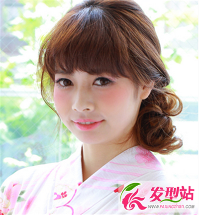 優(yōu)雅側(cè)邊盤(pán)發(fā)造型
