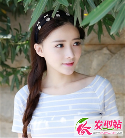 側(cè)偏分的長馬尾辮子