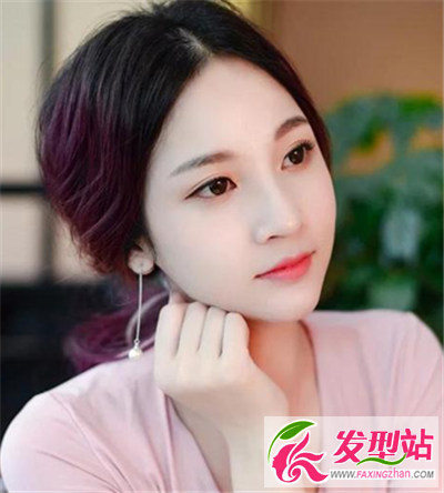 氣質的中分與低馬尾辮子的設計