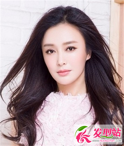 女神的中分長(zhǎng)卷發(fā)