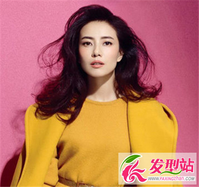 蓬松感長(zhǎng)卷發(fā)