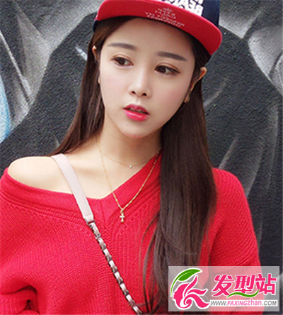 偏分的整體設(shè)計(jì)和時(shí)尚的披肩柔順長發(fā)