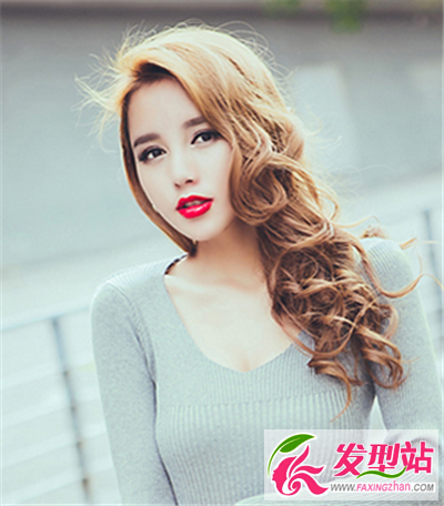 偏分的中長的披肩燙發(fā)發(fā)型設(shè)計