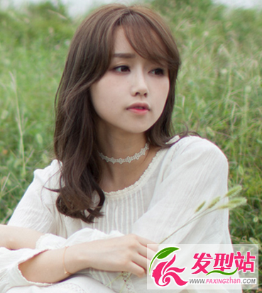 斜劉海學(xué)生款美發(fā)造型