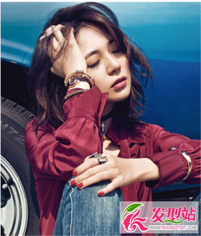 三七分的設(shè)計(jì)的微卷中長(zhǎng)發(fā)自然披肩