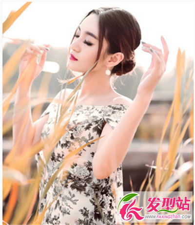 這是一款韓式簡(jiǎn)單的盤發(fā)發(fā)型