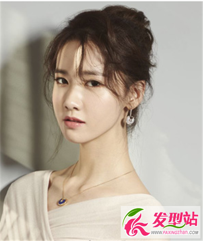 簡(jiǎn)單大方的韓式盤(pán)發(fā)發(fā)型