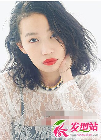 女生水波紋短發(fā)圖片