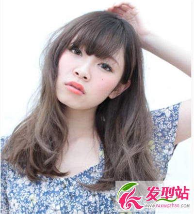 長(zhǎng)卷發(fā)發(fā)型