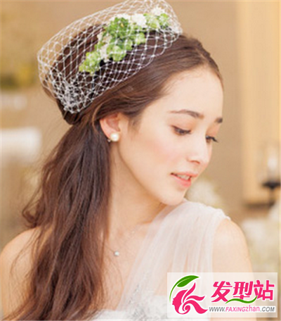 金銅色氣質(zhì)半扎發(fā)發(fā)型