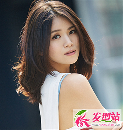 中分長發(fā)梨花頭造型