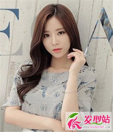 偏分長(zhǎng)卷發(fā)