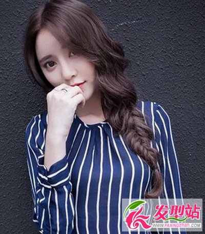 側(cè)邊編發(fā)造型