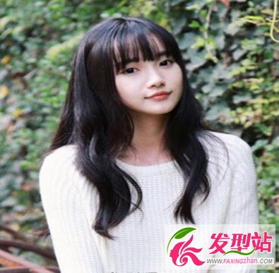 中長(zhǎng)卷發(fā)發(fā)型