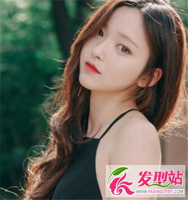 側(cè)邊卷發(fā)發(fā)型