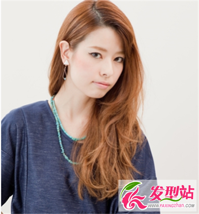 側(cè)邊卷發(fā)發(fā)型