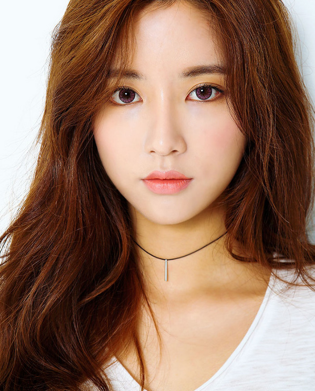 ���@��Ⱦ�l(f��)�ɫ �SƤ�wŮ���m�ϵ�Ⱦ�l(f��)�ɫ