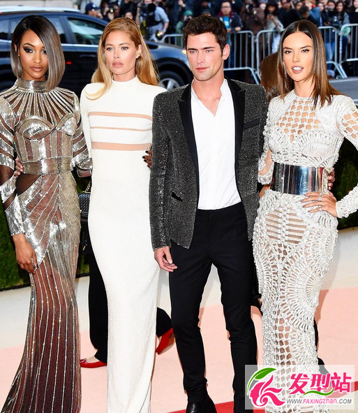 2016MetGala,څ,l(f)͈DƬ