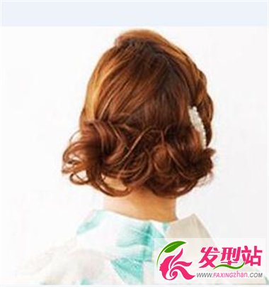 雙花苞頭麻花辮子發(fā)型