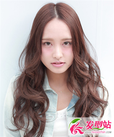 女神最常用什么發(fā)型 卷發(fā)發(fā)型輕松勾起時尚新風潮