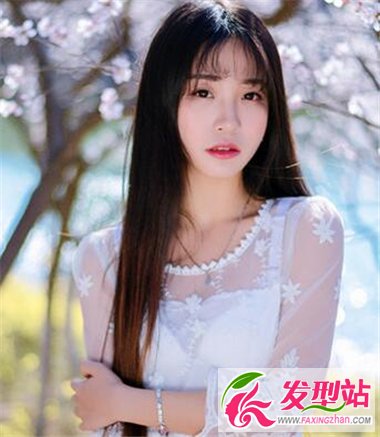 披肩長(zhǎng)直發(fā)