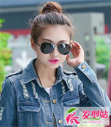 直發(fā)丸子頭發(fā)型