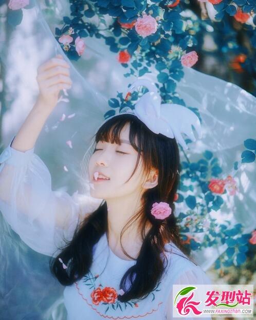 女生燙發(fā)