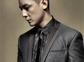 最新Undercut潮男發(fā)型推薦 兩邊鏟短發(fā)造型搭配油頭卷發(fā)紋理 最新Undercut潮男發(fā)型推薦 兩邊鏟短發(fā)造型搭配油頭卷發(fā)紋理