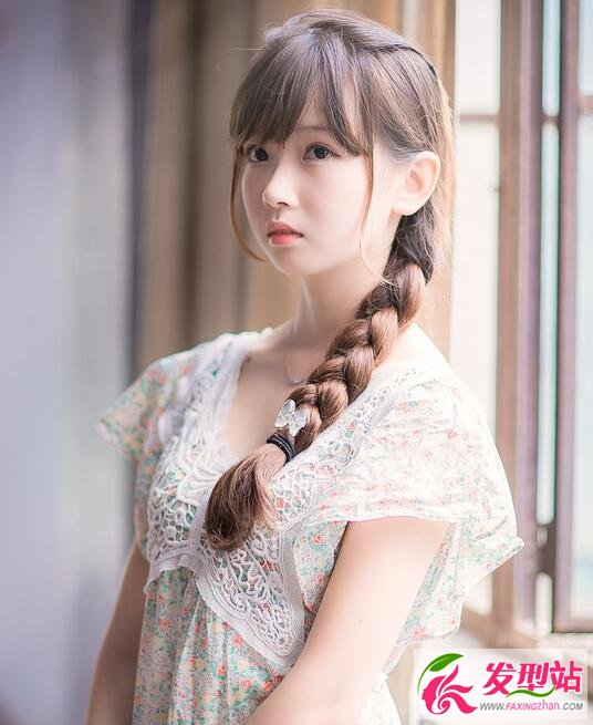 長發(fā)側(cè)編發(fā)