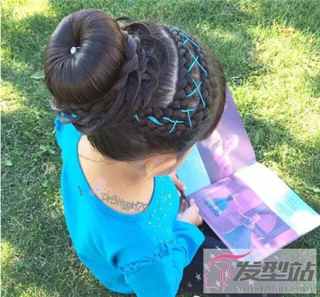 兒童編發(fā)最古典的發(fā)型 變身時(shí)尚的小淑女