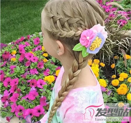 女孩子頭發(fā)怎么扎最好看 讓你大開眼界的女童扎發(fā)