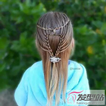 女童長頭發(fā)怎么編發(fā)好看 古典小美女的可愛發(fā)型