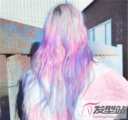 女孩頭發(fā)怎么染有個(gè)性 酷炫染發(fā)的致命魅力