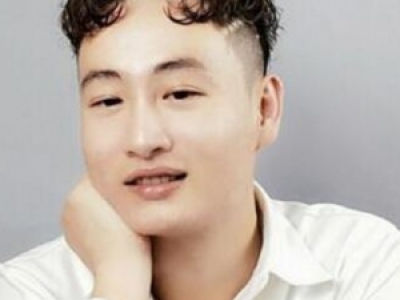 男生黑人燙短發(fā) 靈動小卷個性十足 時尚發(fā)型推薦