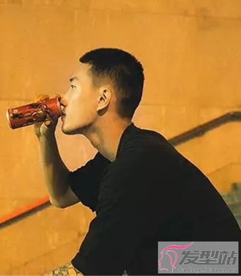 男生板寸發(fā)型