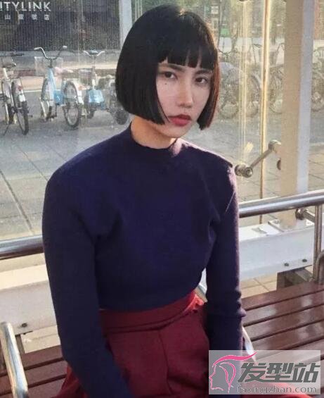 臉女生齊嘴短發(fā)