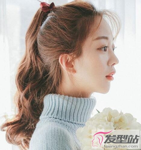 大學(xué)女生韓式扎發(fā)