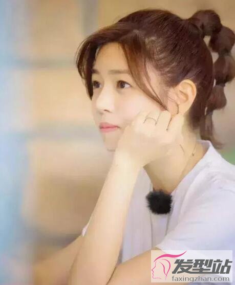 大學(xué)女生韓式扎發(fā)