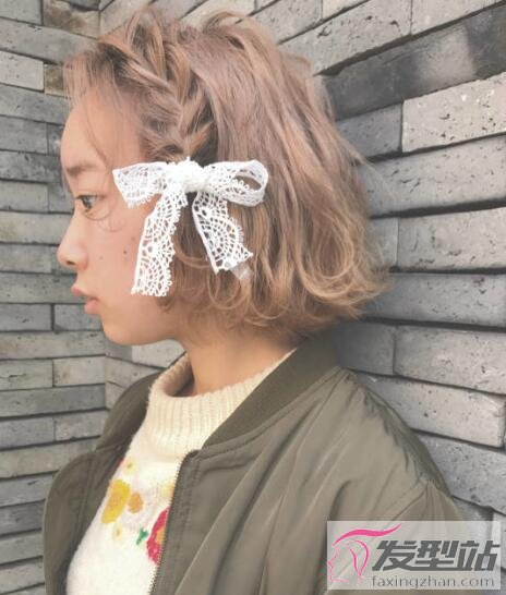 短發(fā)耳側(cè)編發(fā)發(fā)型