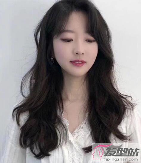 女生C卷燙發(fā)發(fā)型
