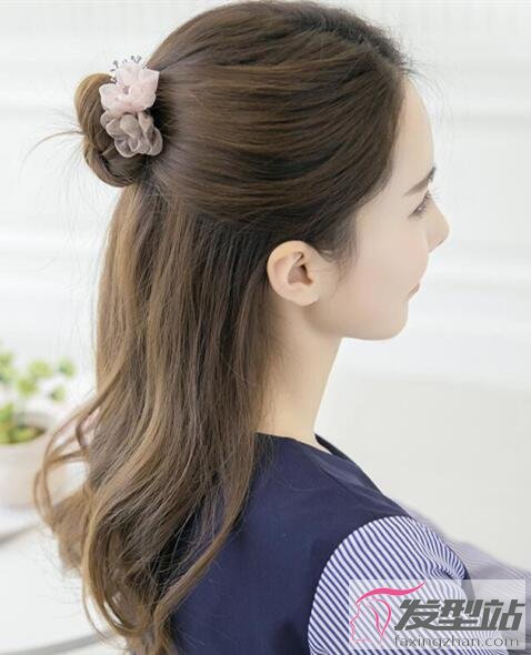 女生戴發(fā)簪發(fā)型