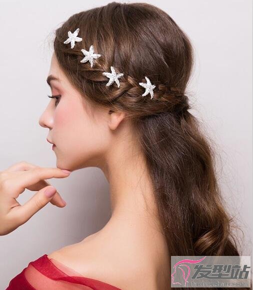 女生戴發(fā)簪發(fā)型