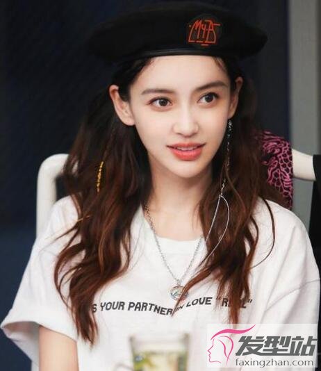 女生法式波浪卷發(fā)發(fā)型