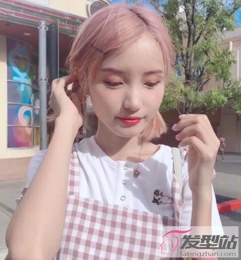 女生薄藤色染發(fā)發(fā)型