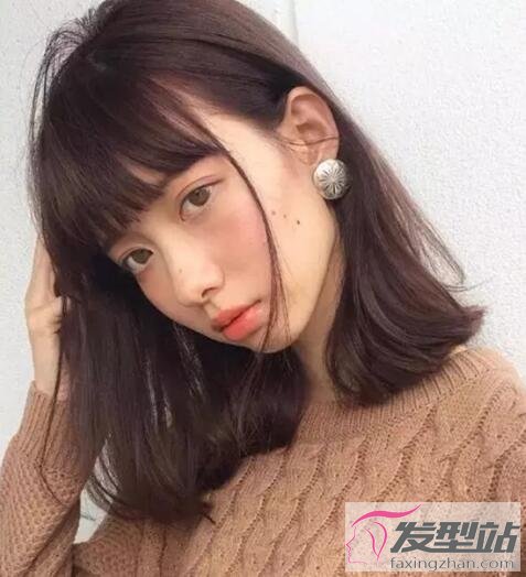 劉海鎖骨發(fā)發(fā)型