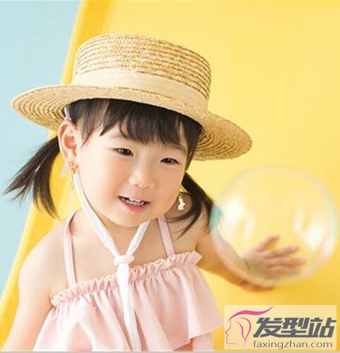 小女孩戴帽子發(fā)型