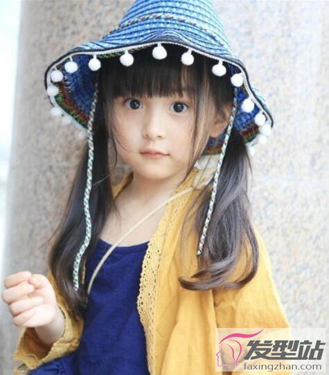 小女孩戴帽子發(fā)型