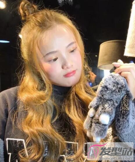 女生芭比燙發(fā)發(fā)型