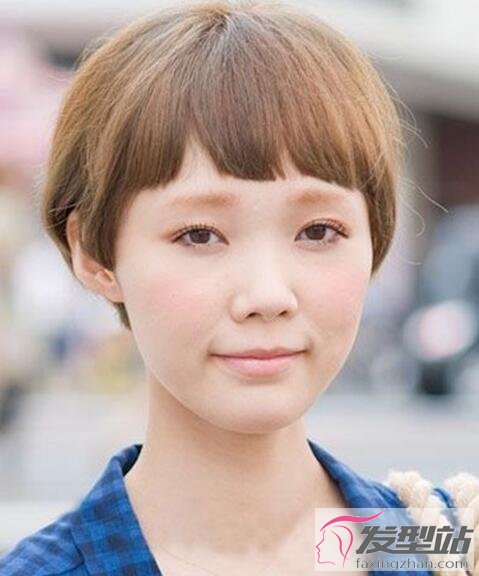 女生蘑菇頭發(fā)型