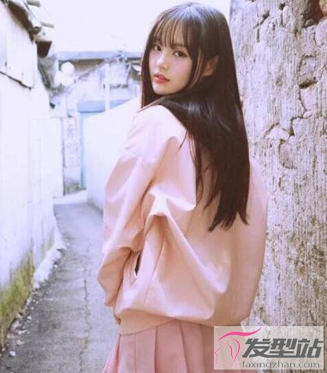 女生時尚直發(fā)發(fā)型